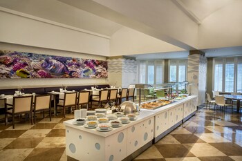 Food Court