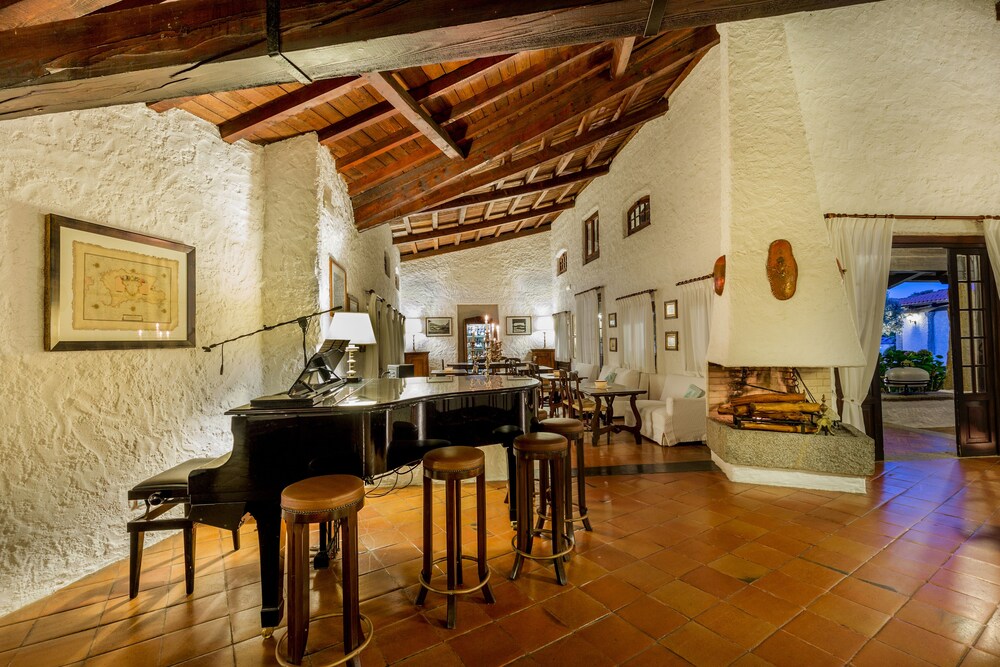Hotel Bar
