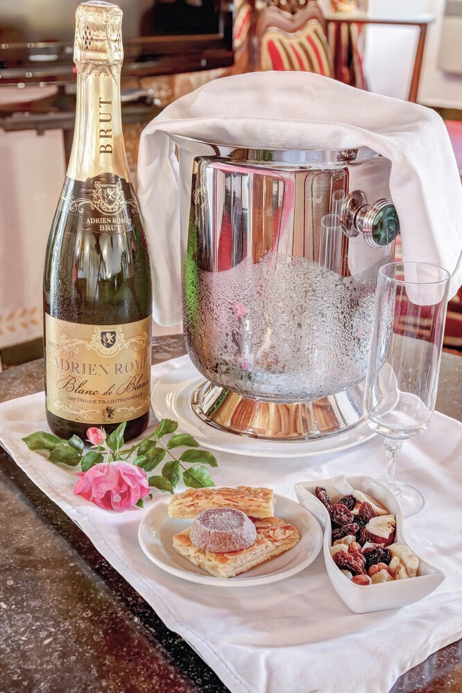 Room Service - Dining