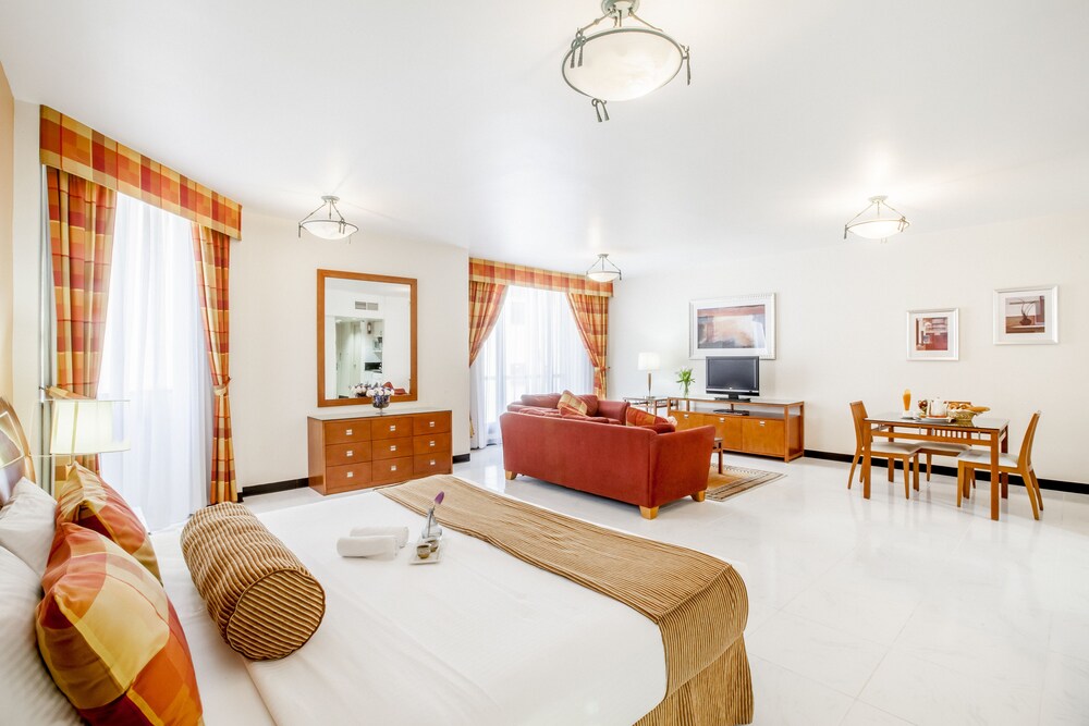 Zimmer (Executive Suite with Executive Lounge Access Golden Sands 5)