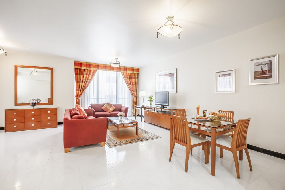 Zimmer (Executive Suite with Executive Lounge Access Golden Sands 5)