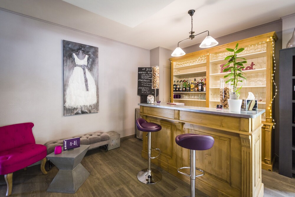 Hotel Bar