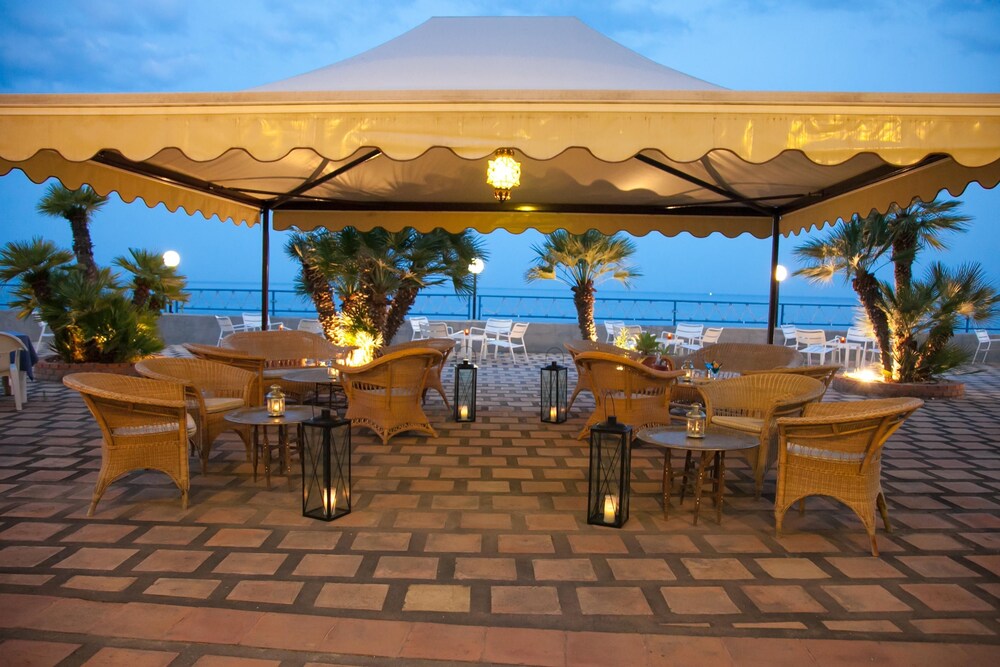 Hotel Lounge