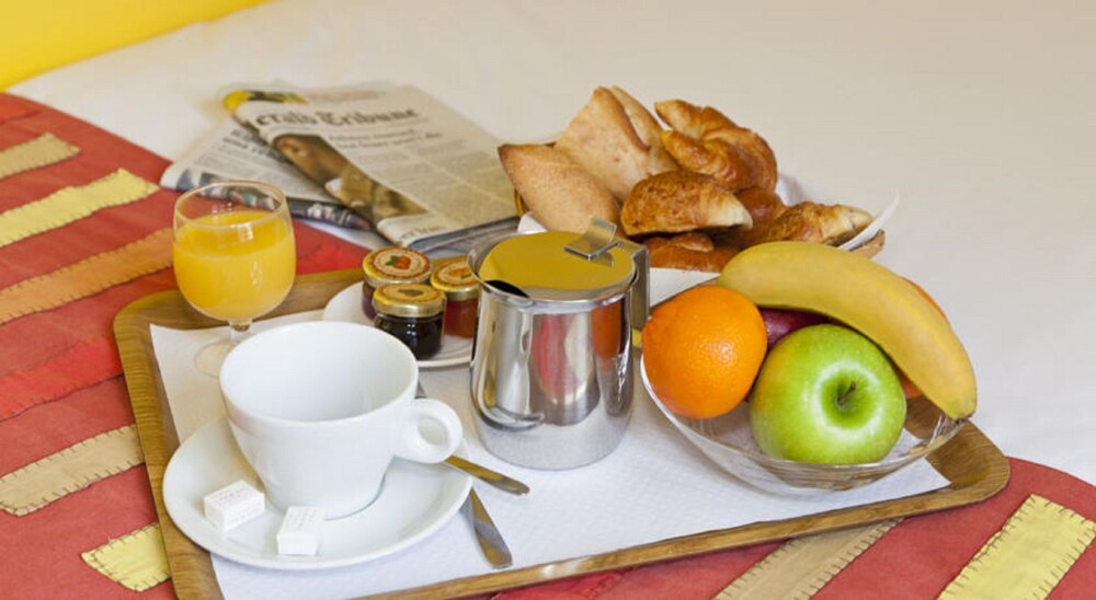 Breakfast meal, Hôtel Bastille De Launay