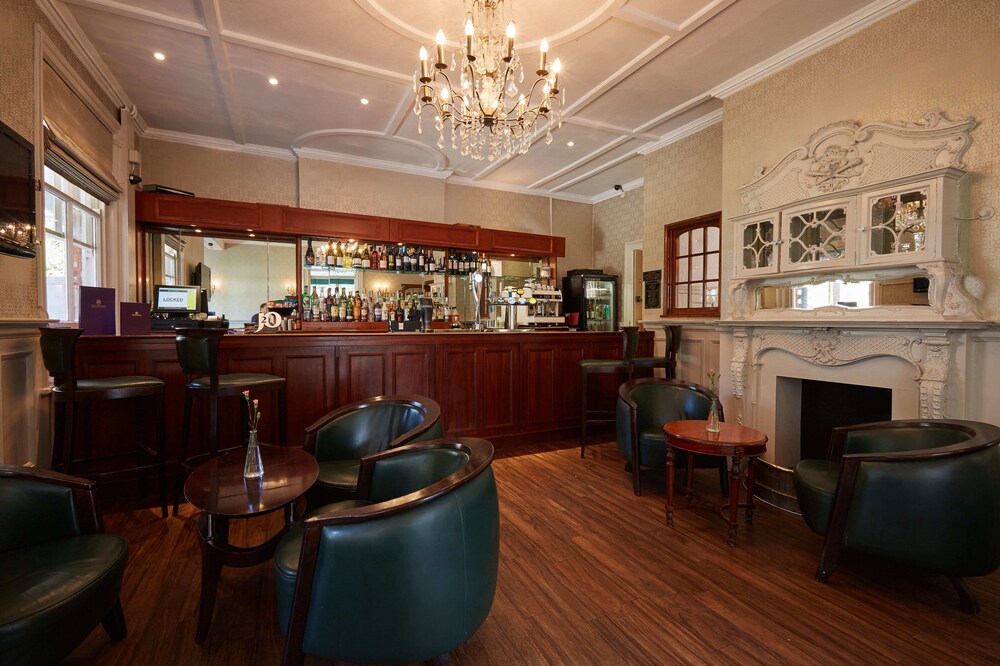 Hotel Bar