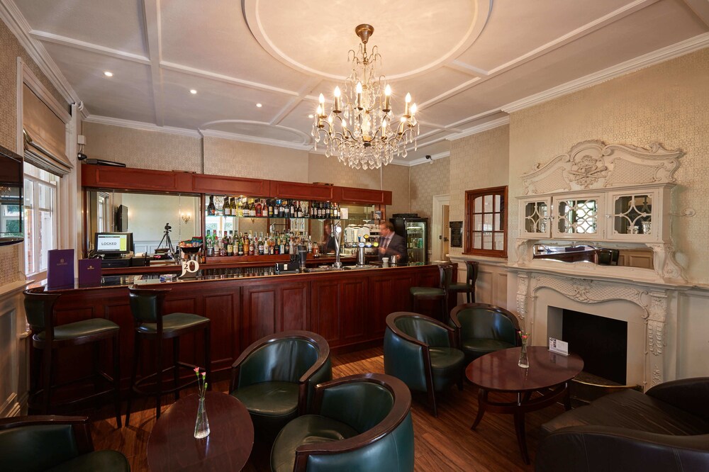 Hotel Bar