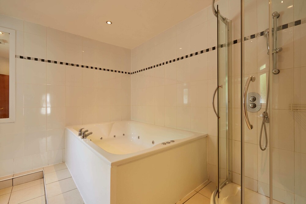 Jetted Tub