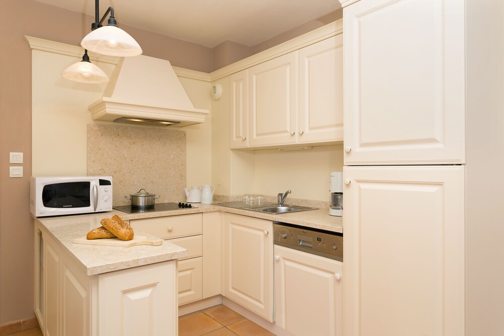 2 Bedroom Apartment for 7 - In-Room Kitchen