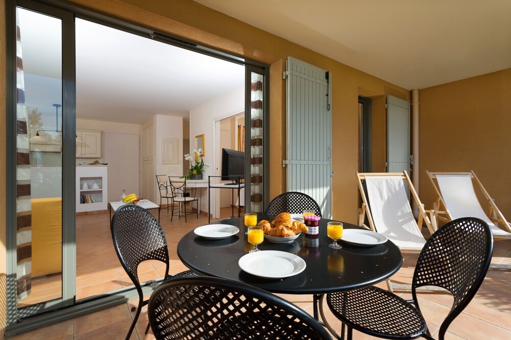 1 Bedroom Premium Apartment for 4 - Terrace/Patio