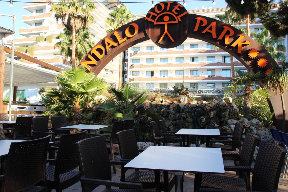 Poolside Bar