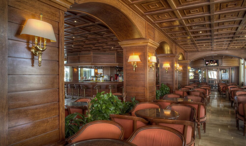 Hotel Bar