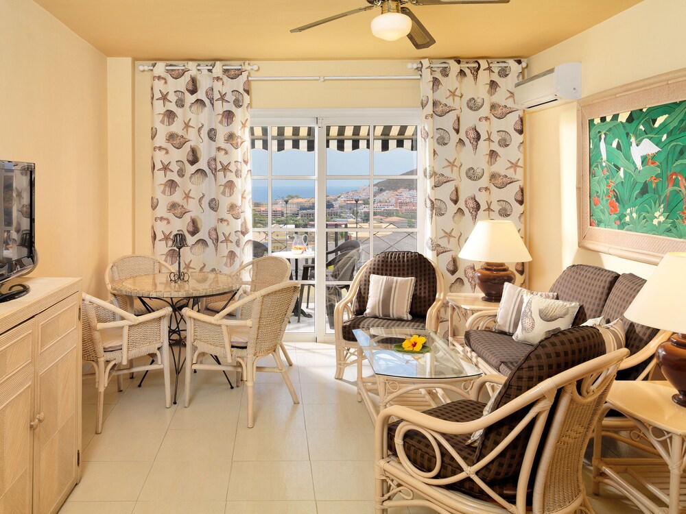 Suite, 1 Bedroom - Living Area