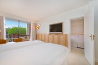 Double Room, Connecting Rooms