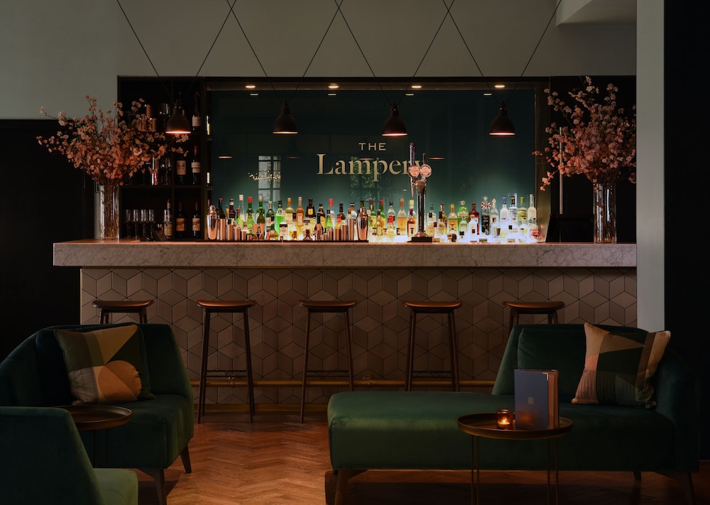 Hotel Bar