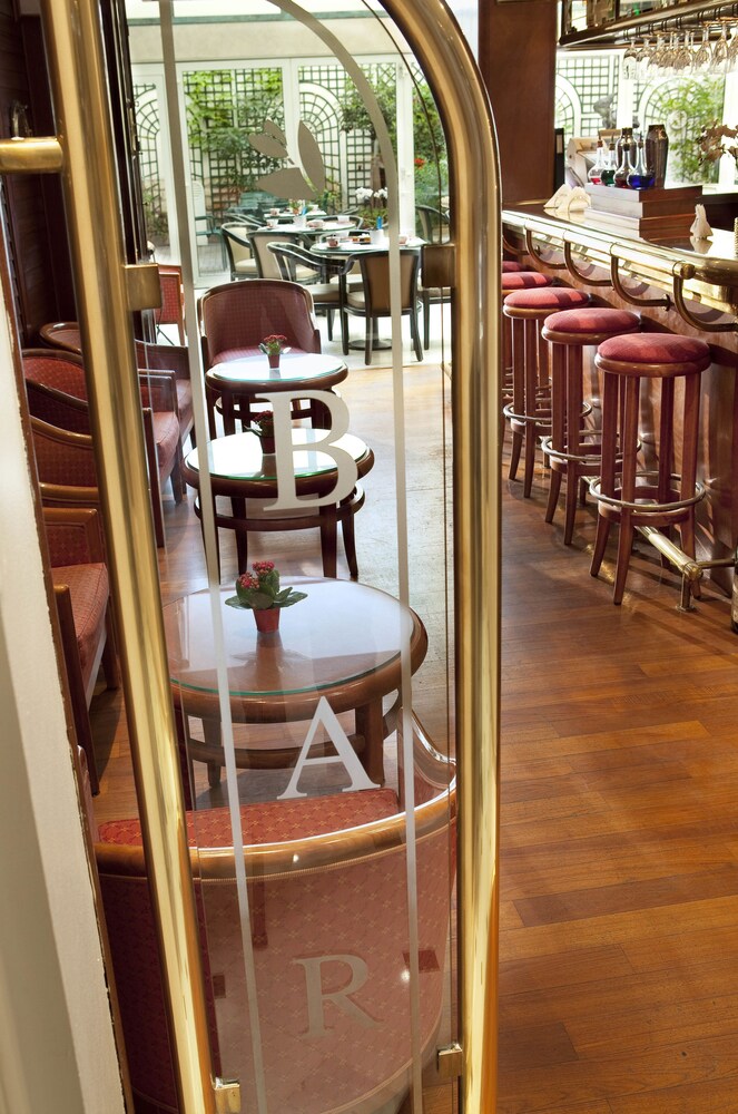 Bar-salon de l'hôtel