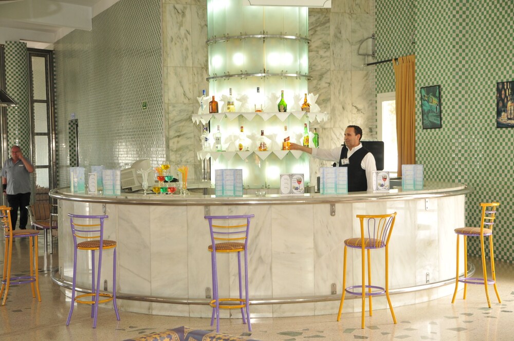 Bar-salon de l'hôtel