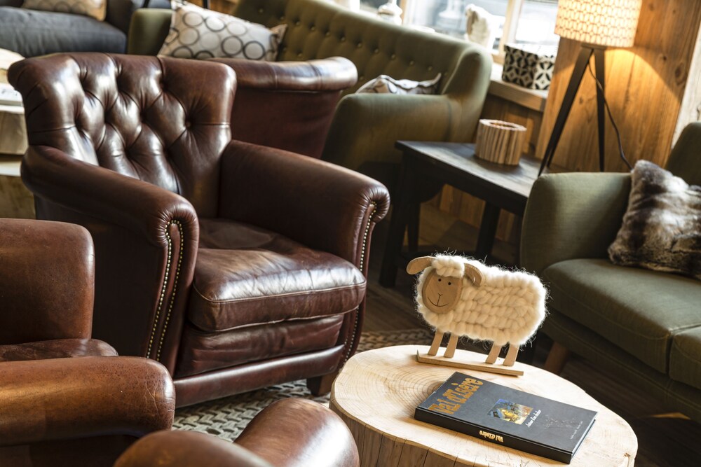 Hotel Lounge