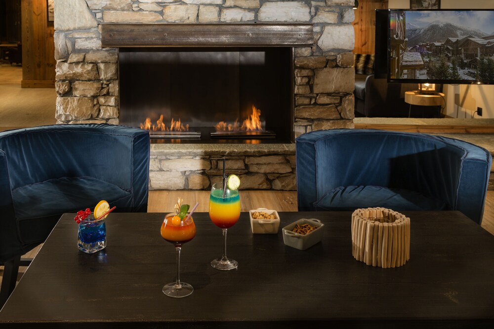 Hotel Lounge