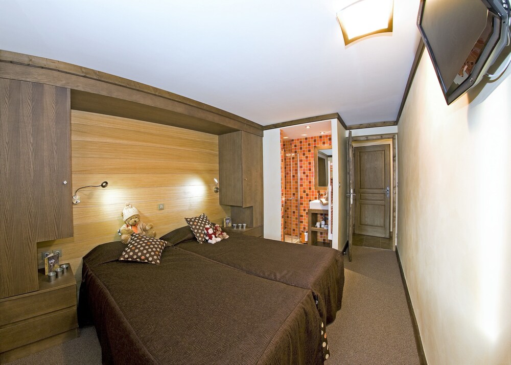 Apartment, 4 Bedrooms - Guestroom