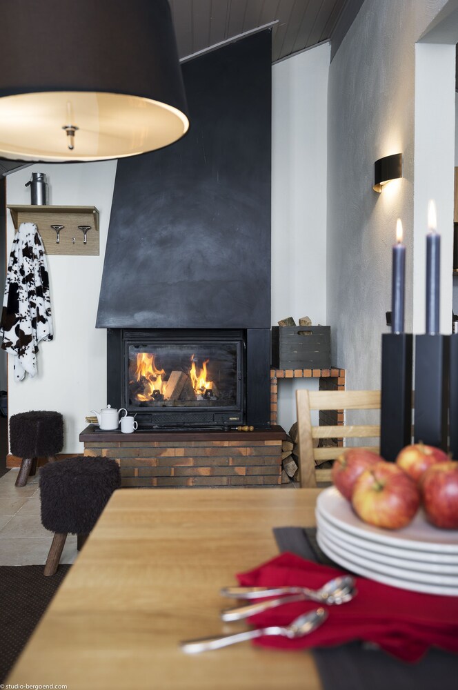 Superior Apartment, 3 Bedrooms, Fireplace - Guestroom