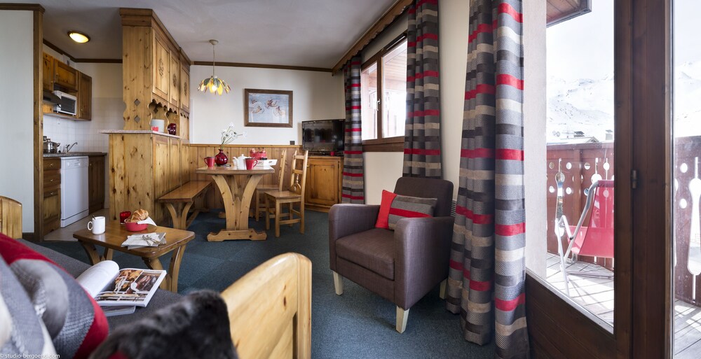 2 Bedroom Cabin Apartment for 6 - Guestroom