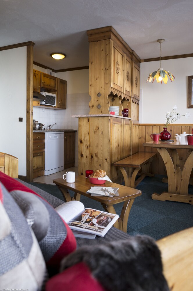 2 Bedroom Cabin Apartment for 6 - Guestroom