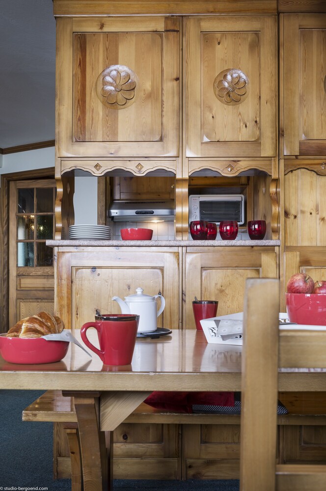 2 Bedroom Cabin Apartment for 6 - In-Room Kitchen
