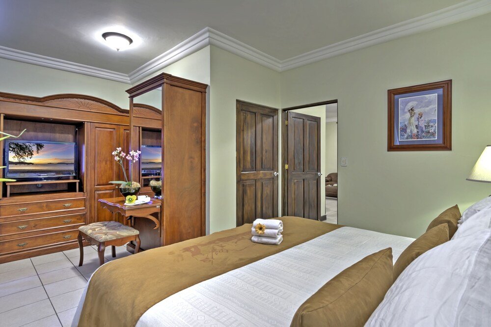Junior Suite - Guestroom