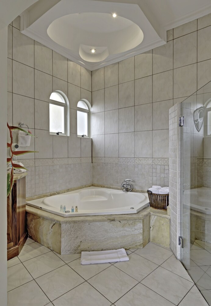 Master Suite - Bathroom