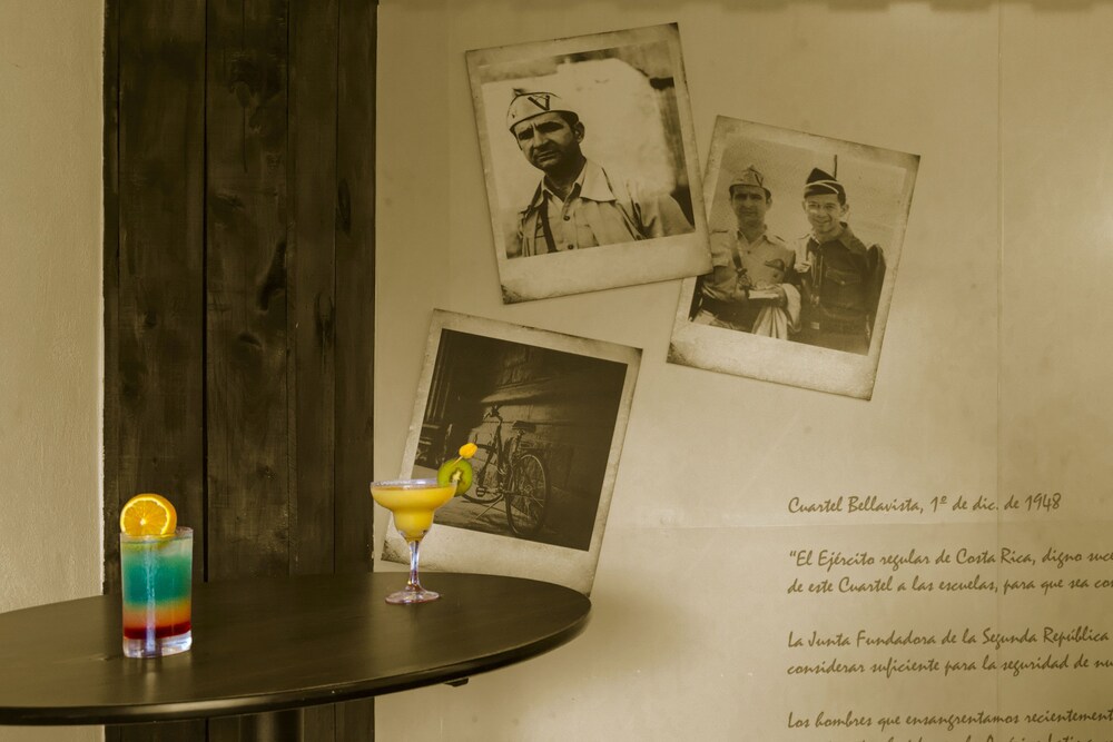Hotel Bar