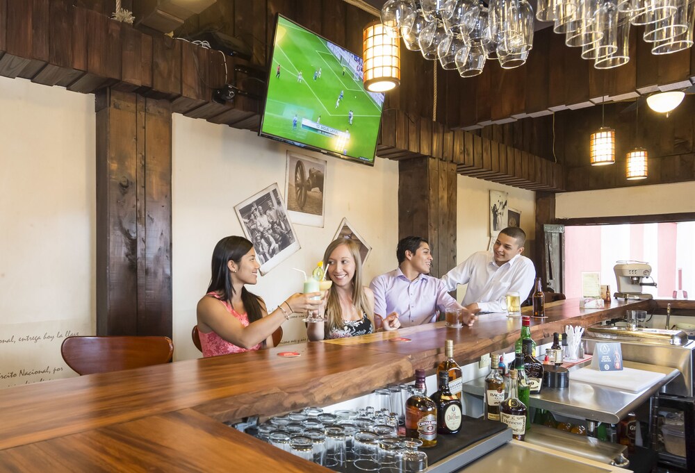 Hotel Bar