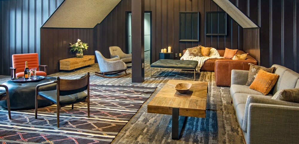 Executive Lounge