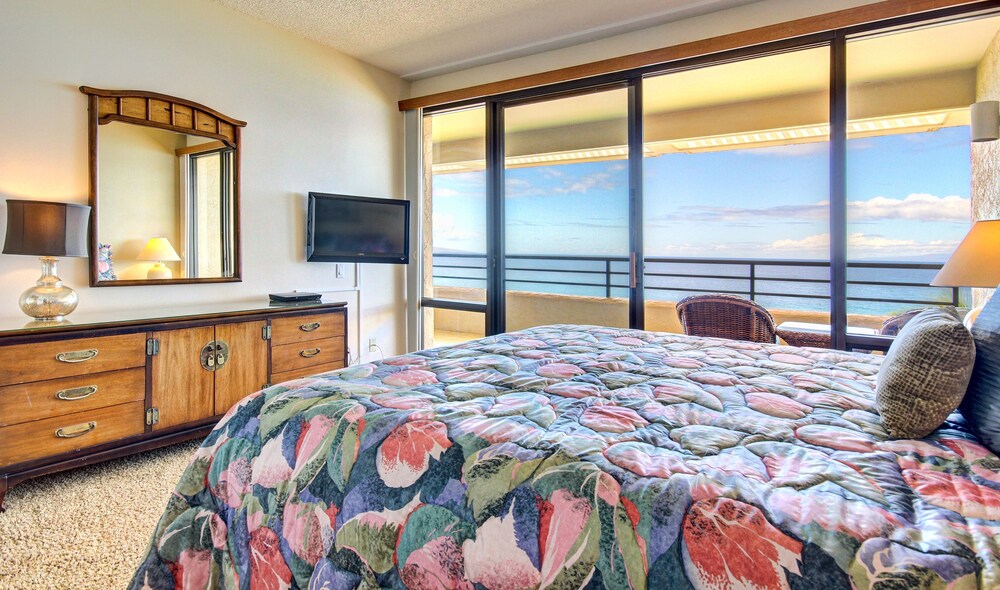 Condo, 2 Bedrooms, 2 Bathrooms, Oceanfront - Guestroom