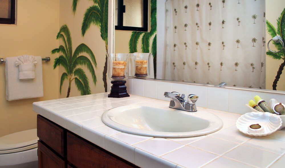 Deluxe Condo, 2 Bedrooms, 2 Bathrooms, Oceanfront (Prime) - Bathroom