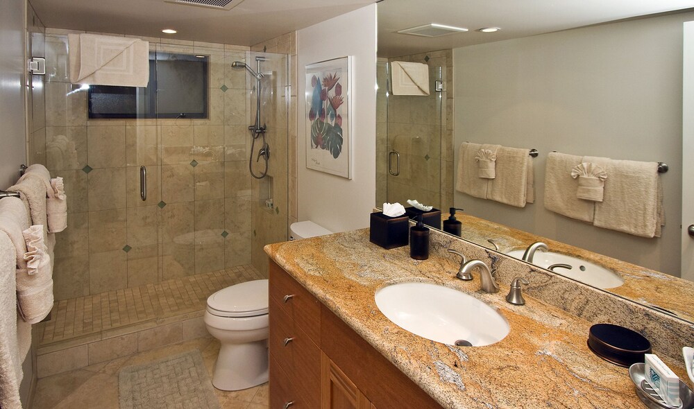 Deluxe Condo, 2 Bedrooms, 2 Bathrooms, Oceanfront - Bathroom