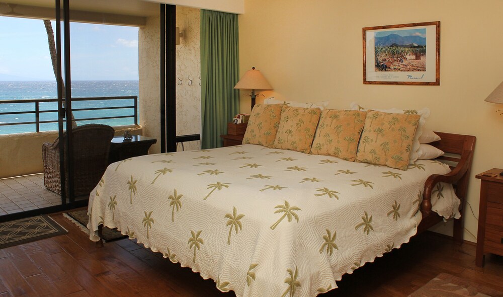 Deluxe Condo, 2 Bedrooms, 2 Bathrooms, Oceanfront (Prime) - Guestroom