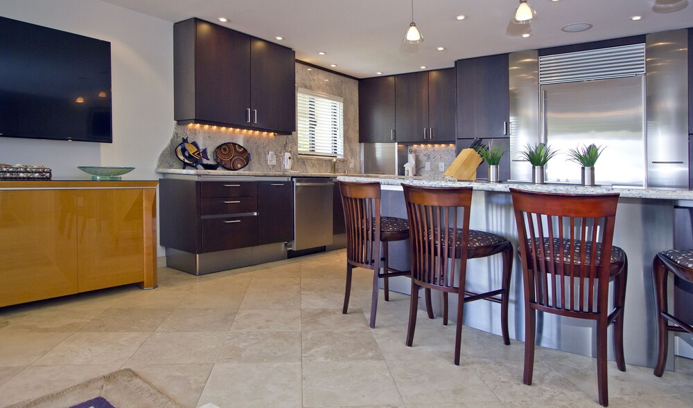 Condo, 2 Bedrooms, 2 Bathrooms, Oceanfront - In-Room Kitchen