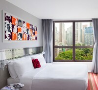 Hollywood Deluxe with Free 4G Pocket Wi-Fi Device
