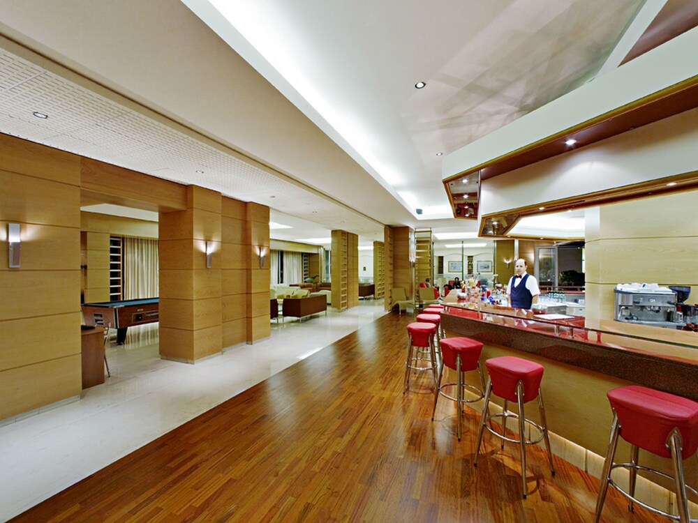 Hotel Bar