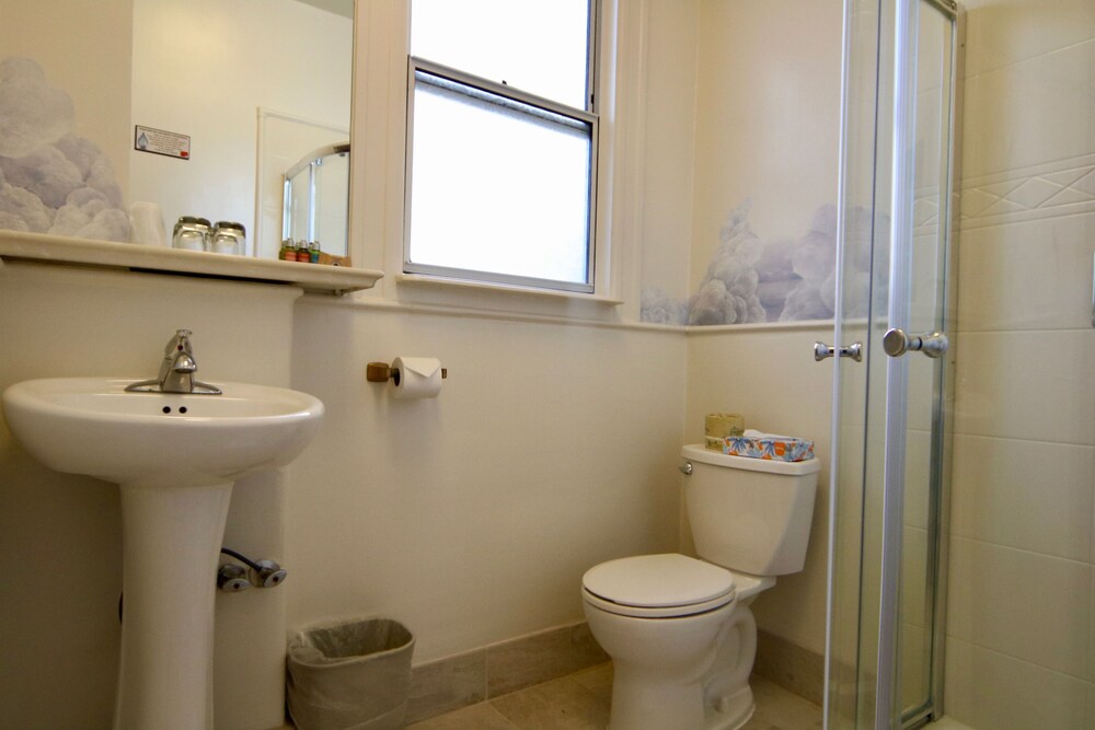 Bathroom, Cornell Hotel de France