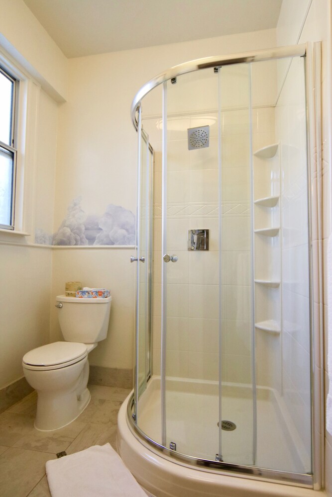 Bathroom, Cornell Hotel de France