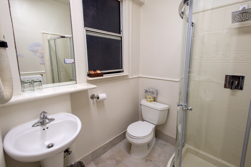 Bathroom, Cornell Hotel de France