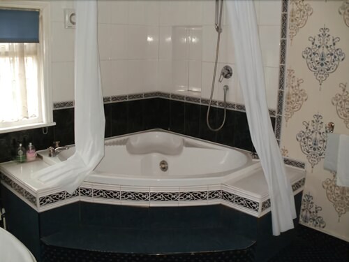 Deep Soaking Bathtub