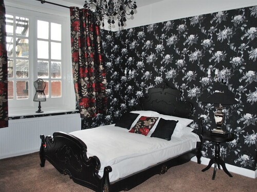 George Hotel