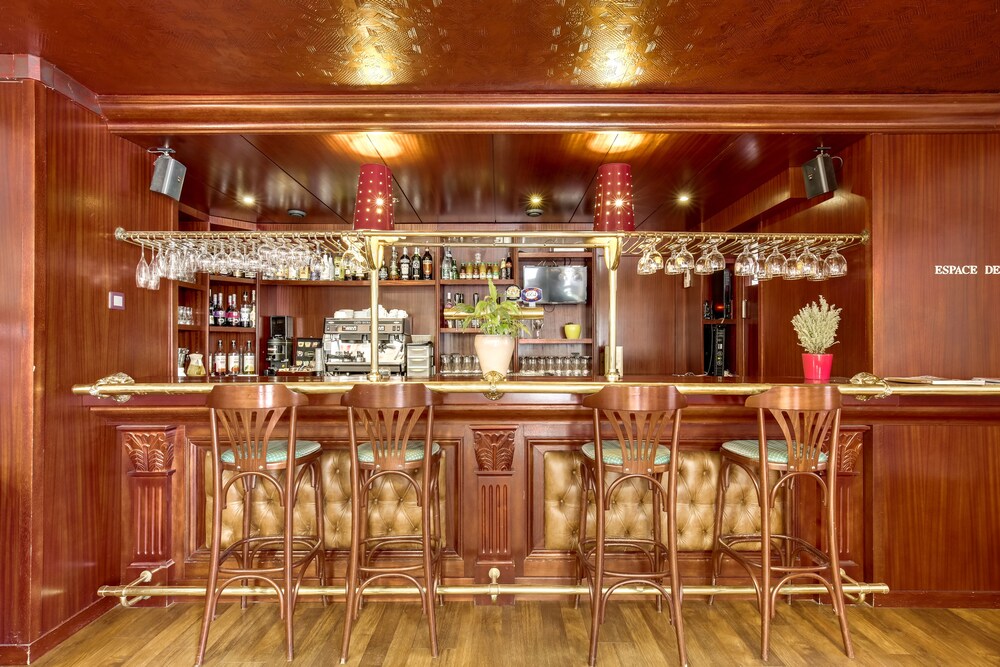 Hotel Bar