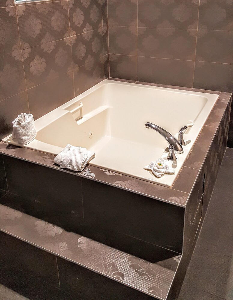 Jetted Tub