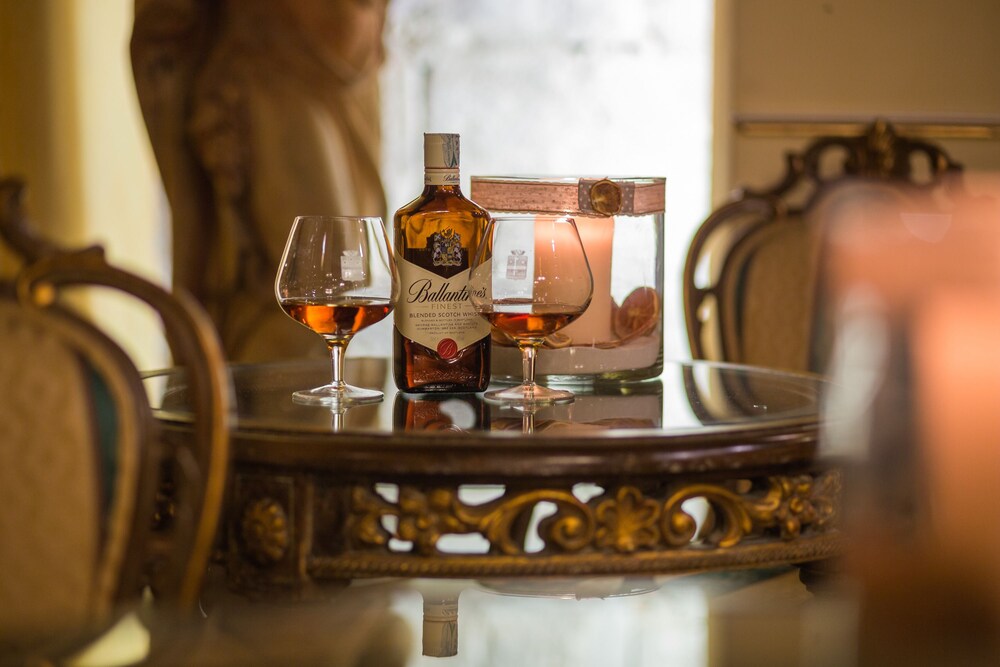 Hotel Bar