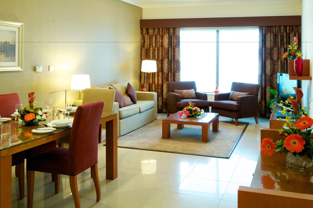 Suite, 2 Bedrooms - Living Area