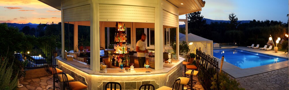 Poolside Bar