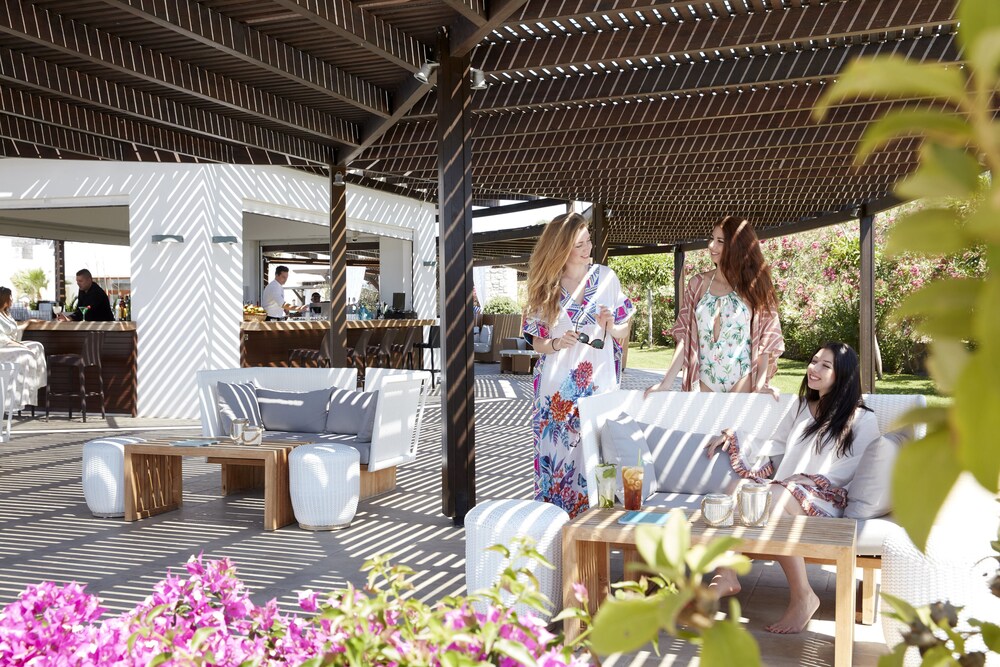 Poolside Bar